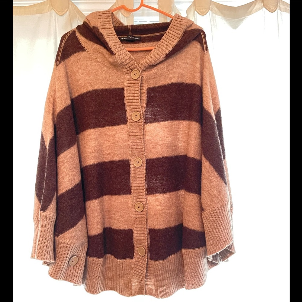 Women’s Brown & Tan Sweater Cape